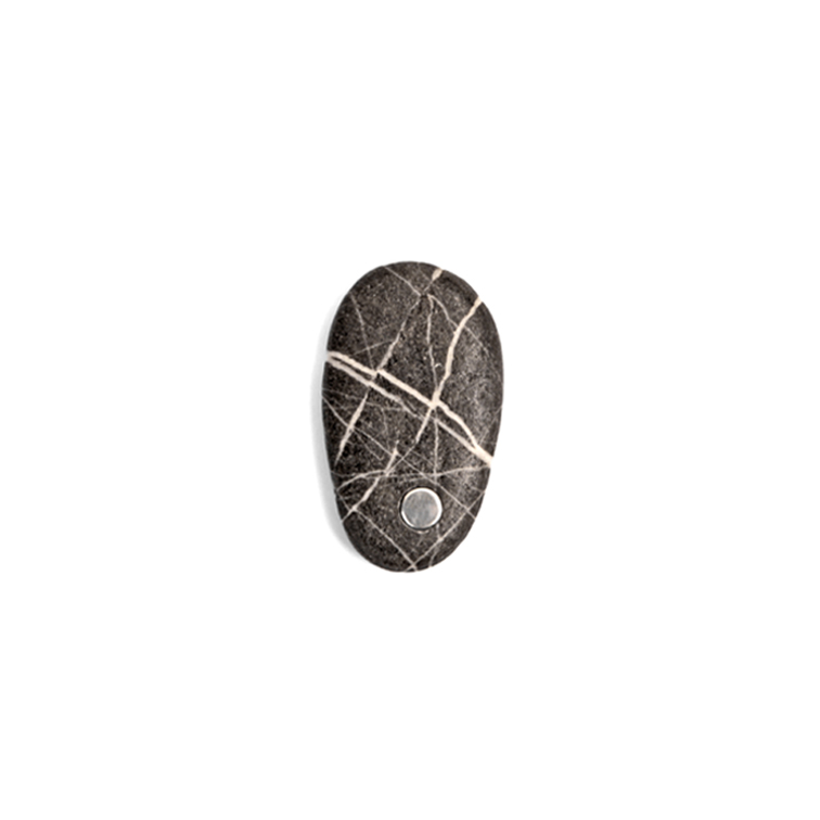 14. Koester kiezelsteen, 5 cm, zilver, € 175